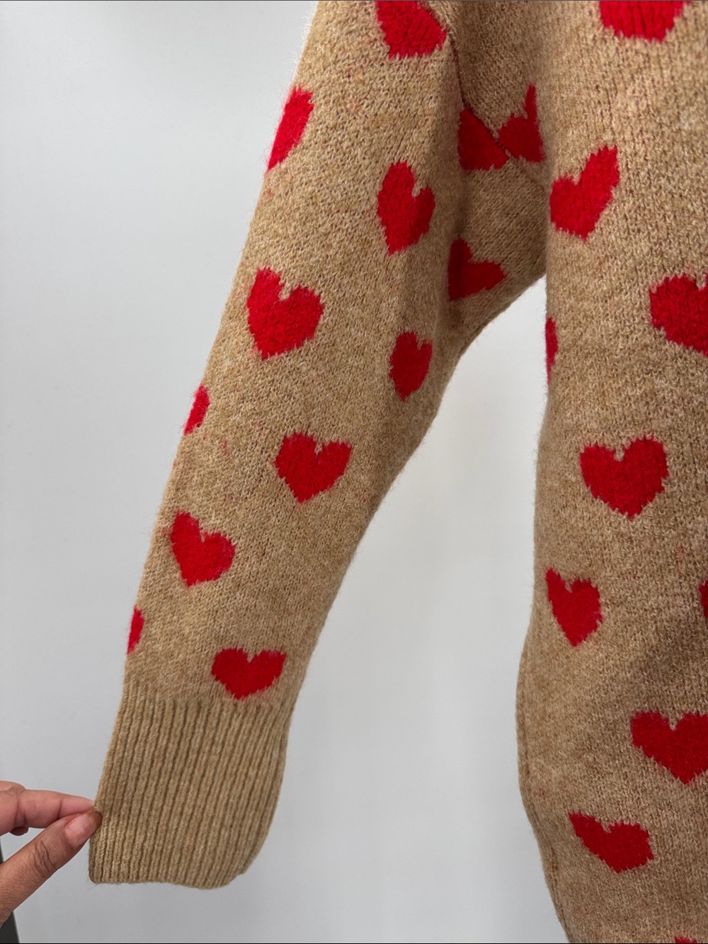 Vince Camuto Beige Crewneck Sweater Red Heart Motif M oversized casual winter - Picture 5 of 11